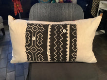 Load image into Gallery viewer, Bogolan mix pillow

