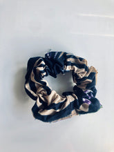 Load image into Gallery viewer, African Print Scrunchies
