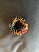 Load image into Gallery viewer, African Print Scrunchies
